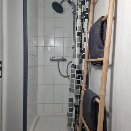 Quai 1 Voie A Parking Gratuit *